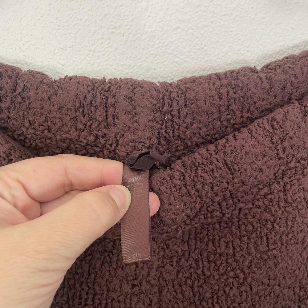 SKIMS Plush Sherpa Jogger Pants - Picture 6 of 7